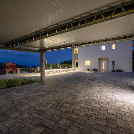 Petra With Sea View Villa *